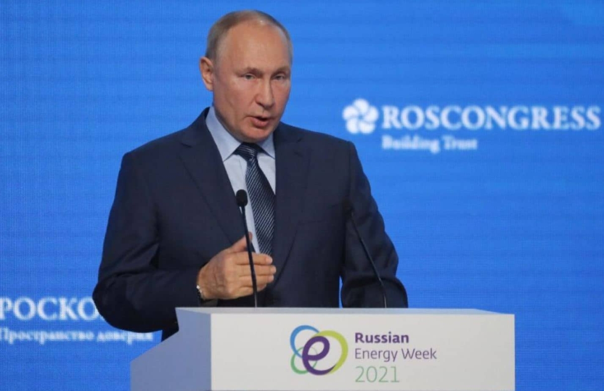 "Enseñar a niños a cambiar de género es monstruoso": Vladimir Putin