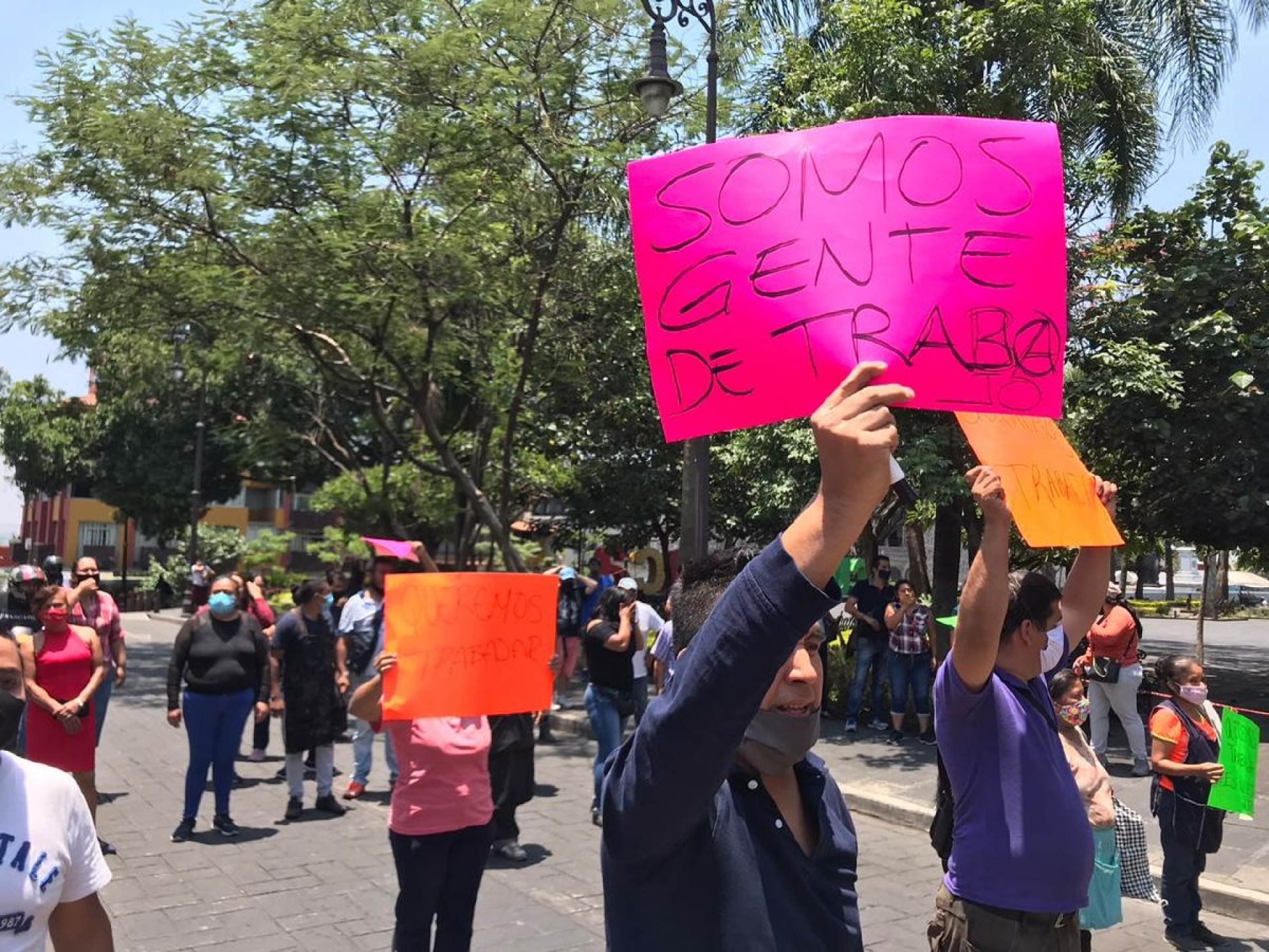 Se rebelan vendedores de zapatos del ALM