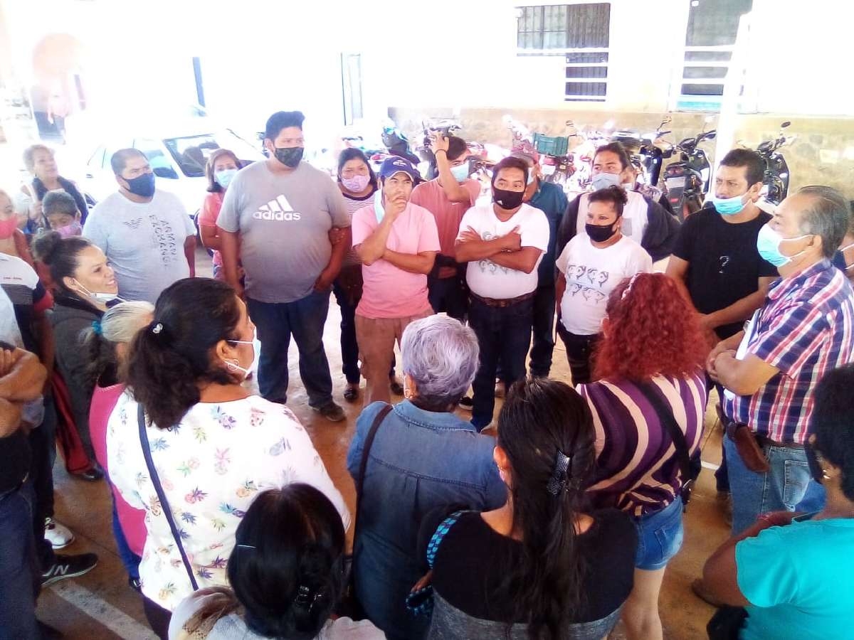 Tianguistas de Miacatlán solicitan reinstalación en calle del centro