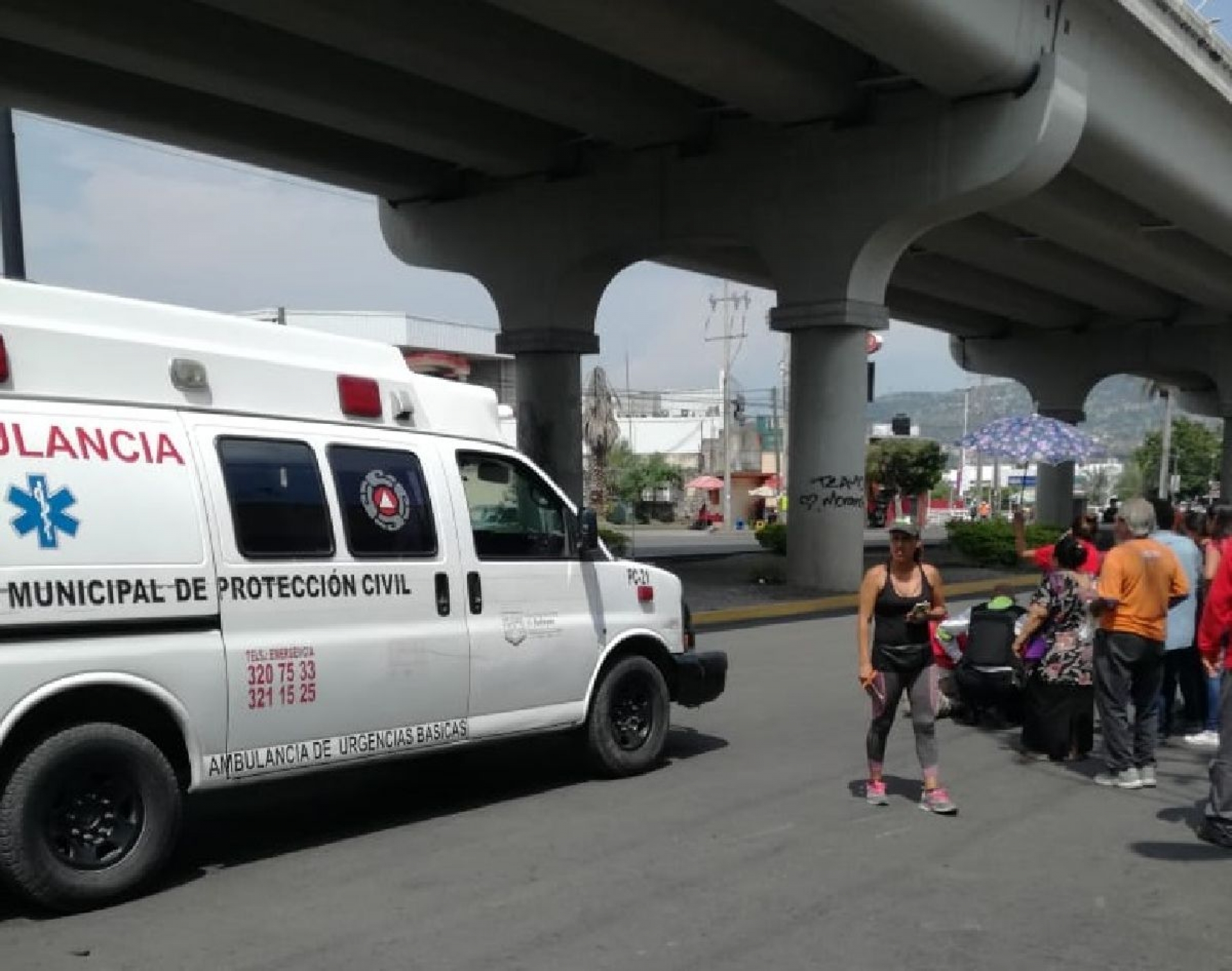 Derrapa motociclista en el crucero de Tejalpa