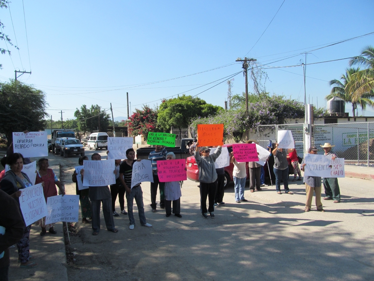 Vecinos del Higuerón bloquean carretera por problemas en el manejo del agua