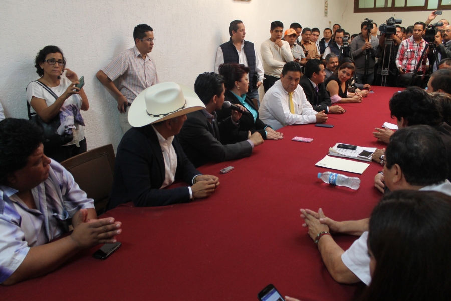 Otra vez, PAN y PRI bloquean derecho a mujeres