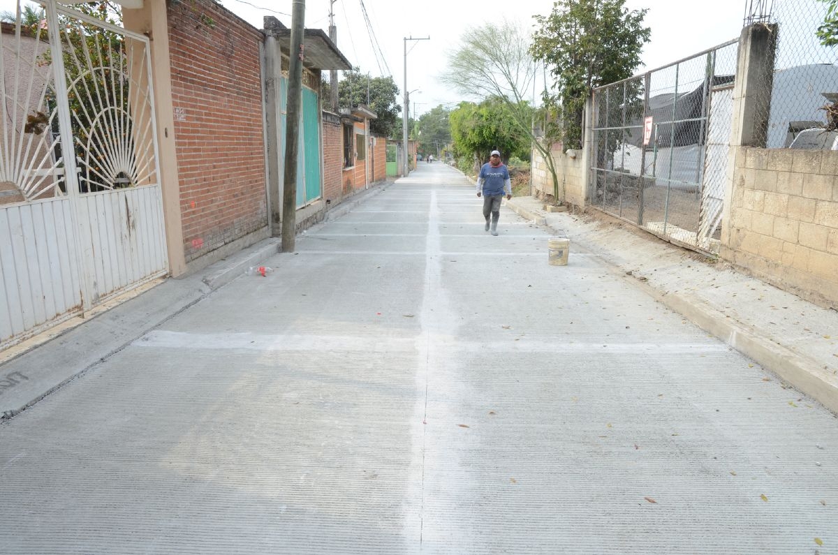 Avanza programa de pavimentación en colonias de Cuautla
