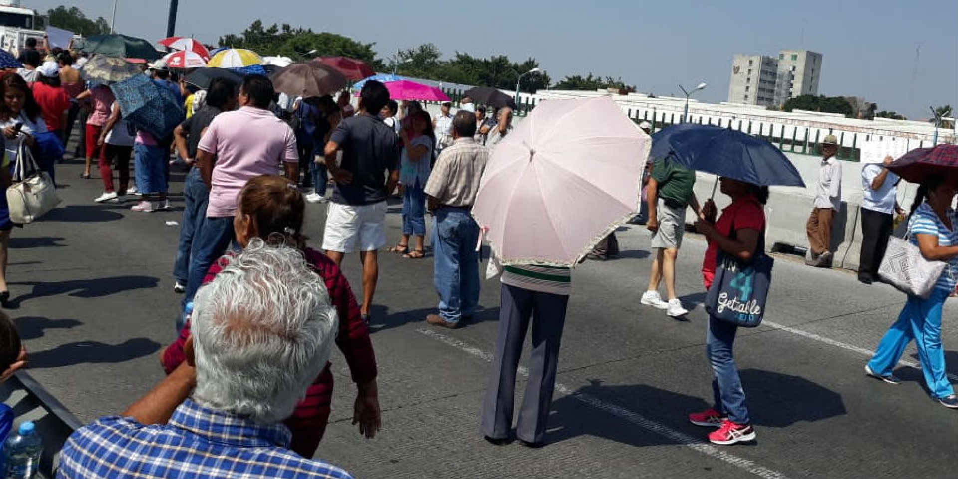 Protestaron vecinos de la colonia Flores Magón en el paso exprés