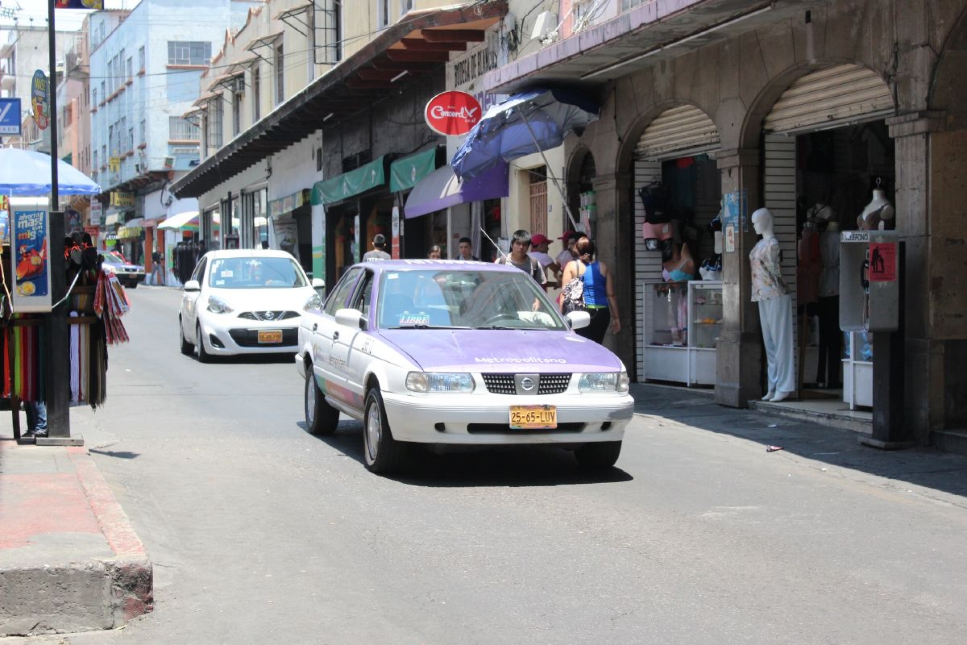 Taxistas suben tarifa mínima