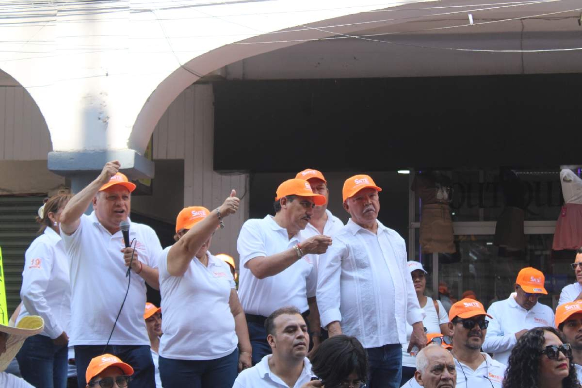 Reiteran docentes exigencia de respetos a derechos laborales