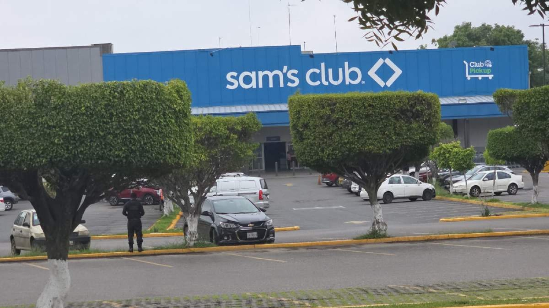 Roban celulares en tienda departamental