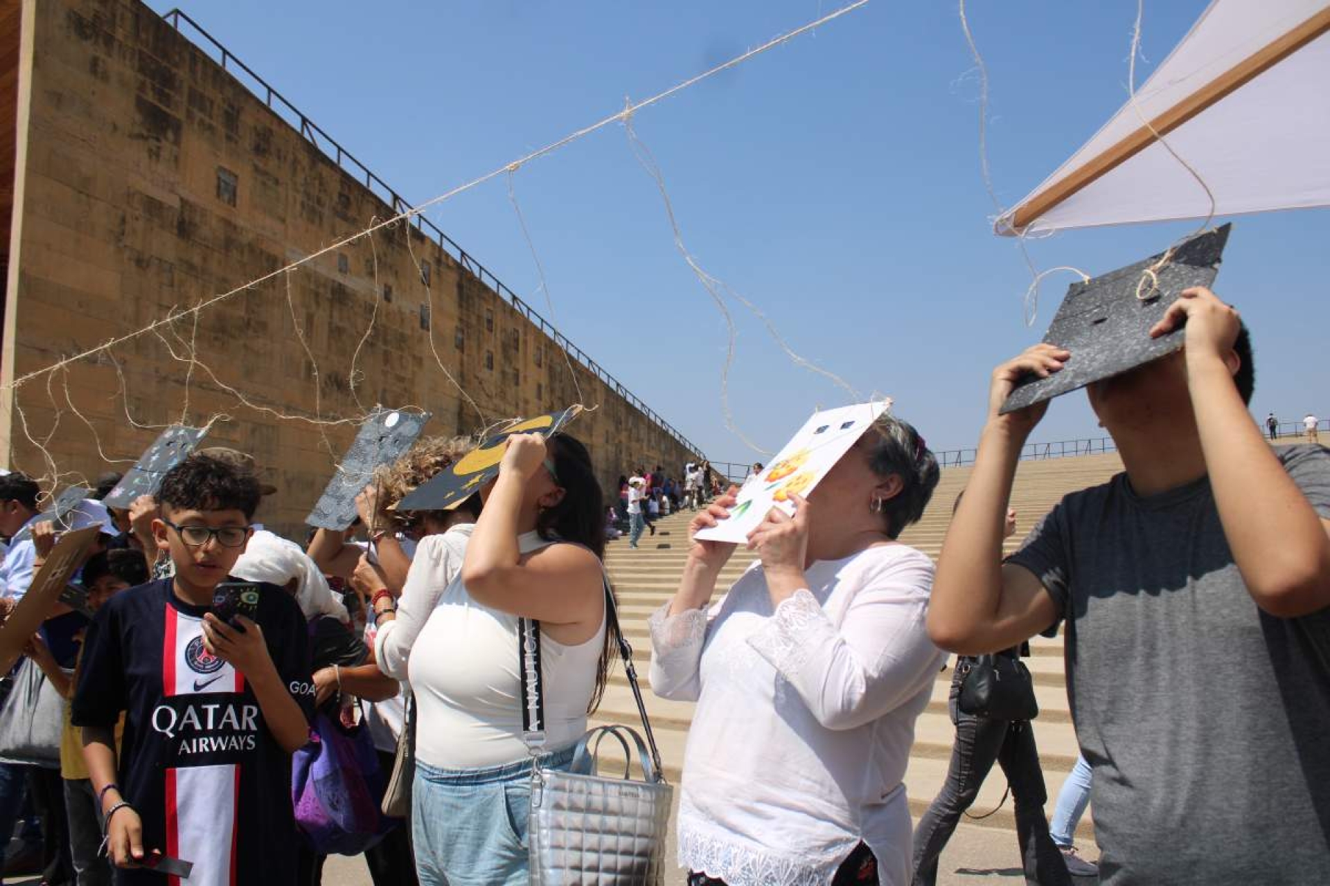 Emociona a morelenses el eclipse
