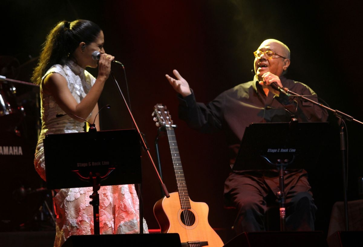 Con emotivo concierto, Pablo Milanés presentó a su hija Haydée