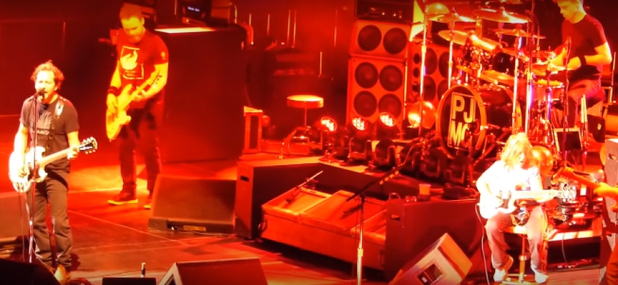 Guitarrista de 10 años es invitado a tocar con Pearl Jam