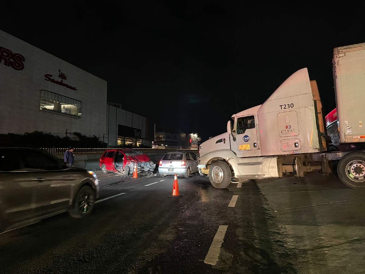 Dos personas resultaron heridas durante un choque