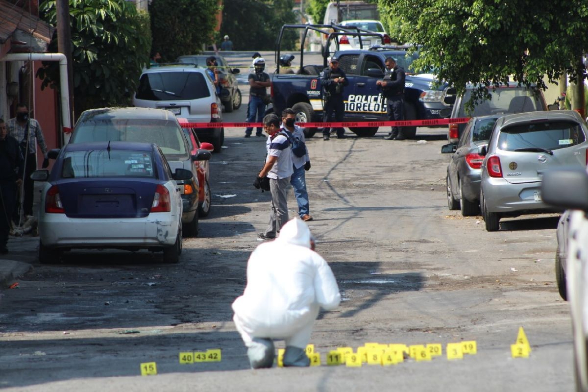 Queman vehículos y disparan contra una casa en Atlacomulco
