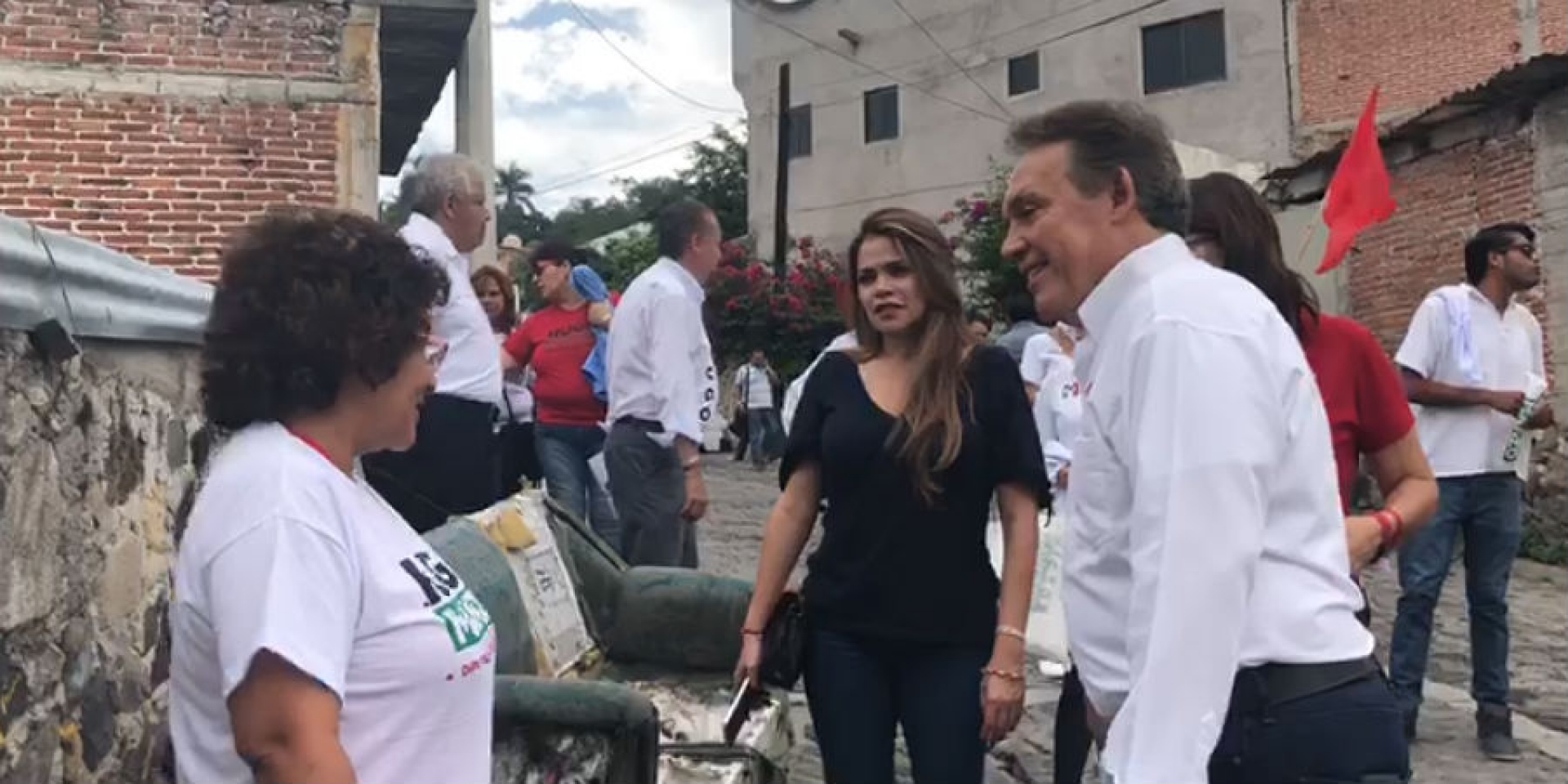 Lleva a cabo recorrido candidato a gobernador por el PRI, en la colonia Chulavista