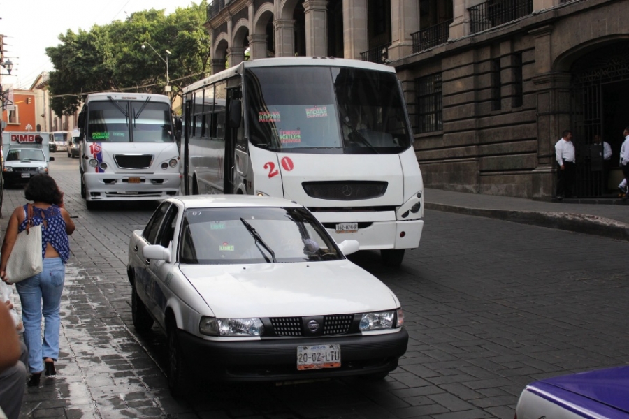 Obligarán a transportistas a renovar vehículos
