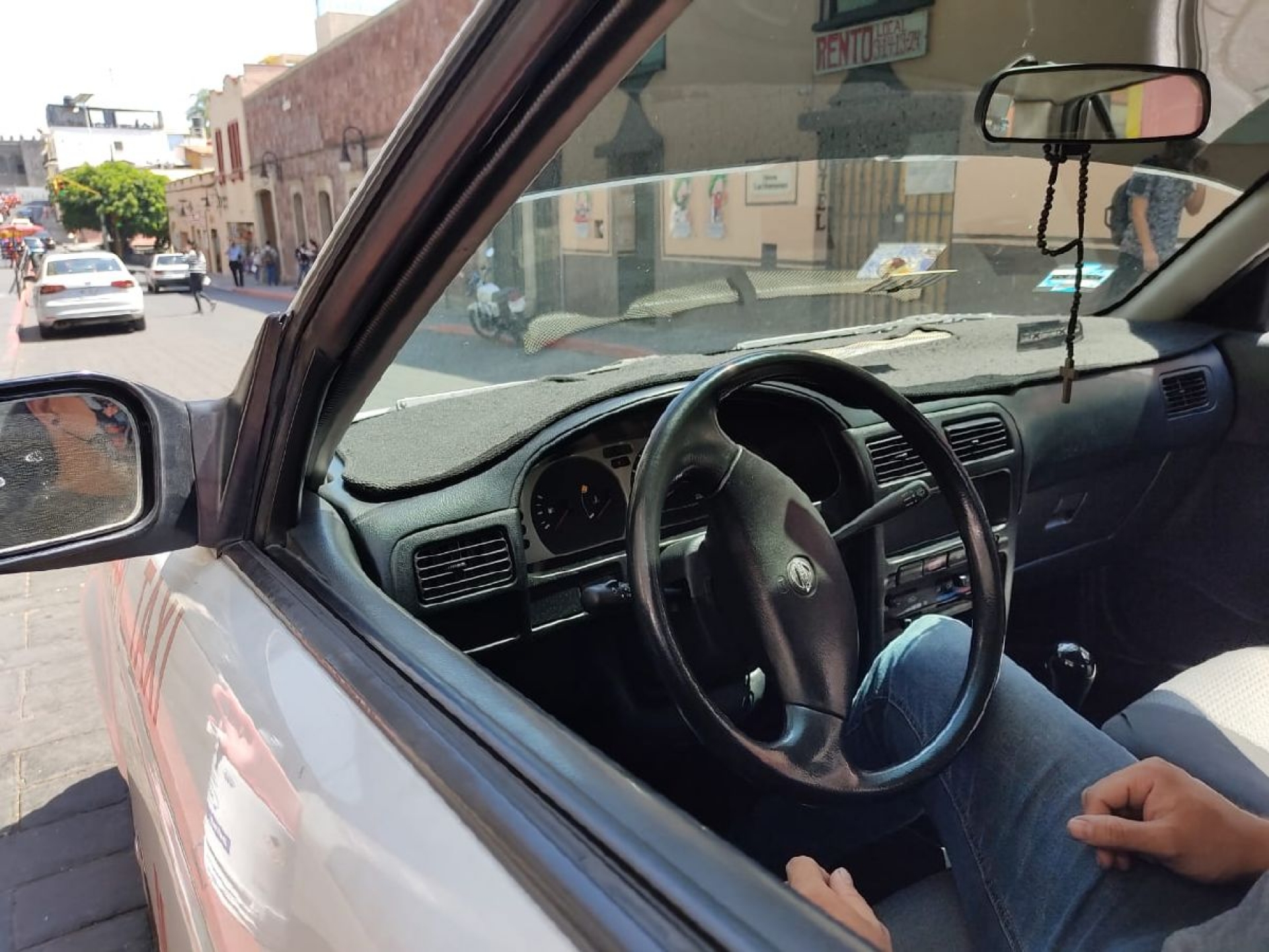 Niega el servicio a clientes sin cubrebocas
