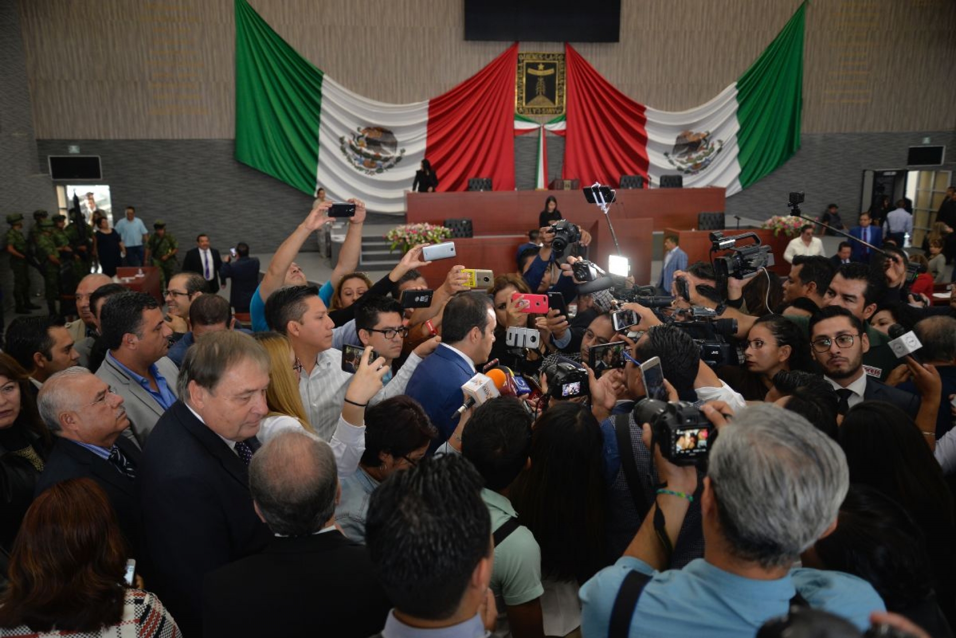 En riesgo, la Beca Salario por falta de presupuesto: Cuauhtémoc