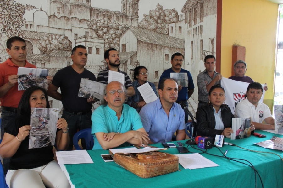 Consorcio desvía cauce de apantle por construcción de un estacionamiento; se contamina el agua, denuncian