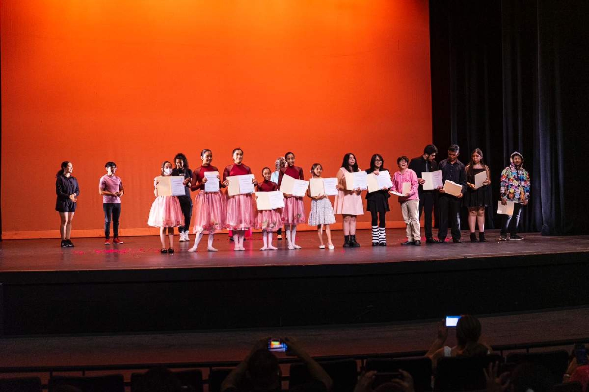 Se gradúa segunda generación de la Escuela de Iniciación Artística Asociada 'La Vecindad'