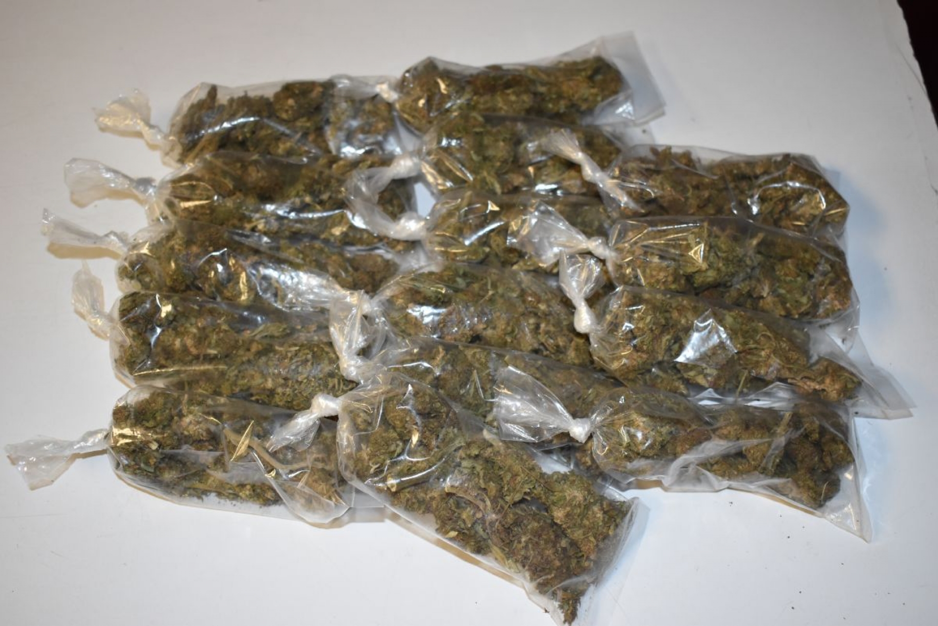 Atrapan a un joven que presuntamente vendía droga