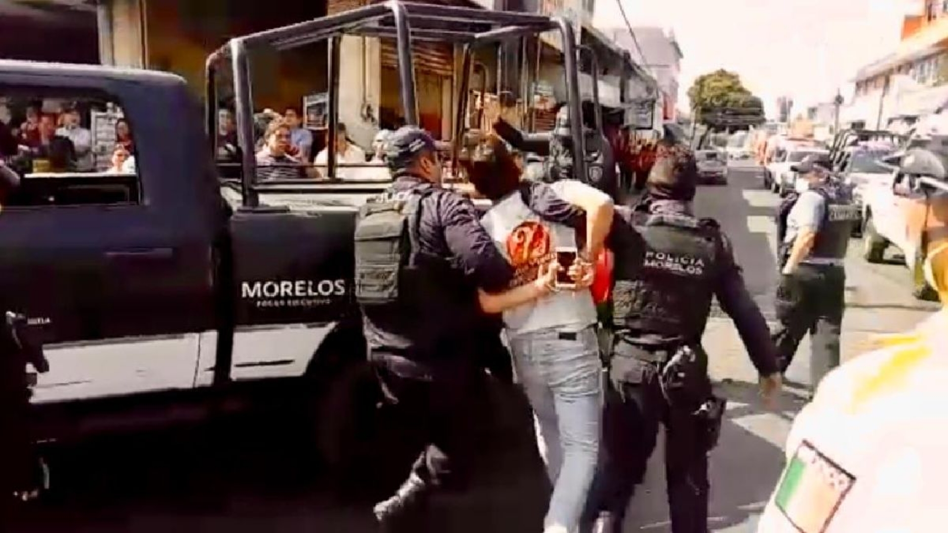 Más detenidos en Cuautla por oponerse a cerrar negocios