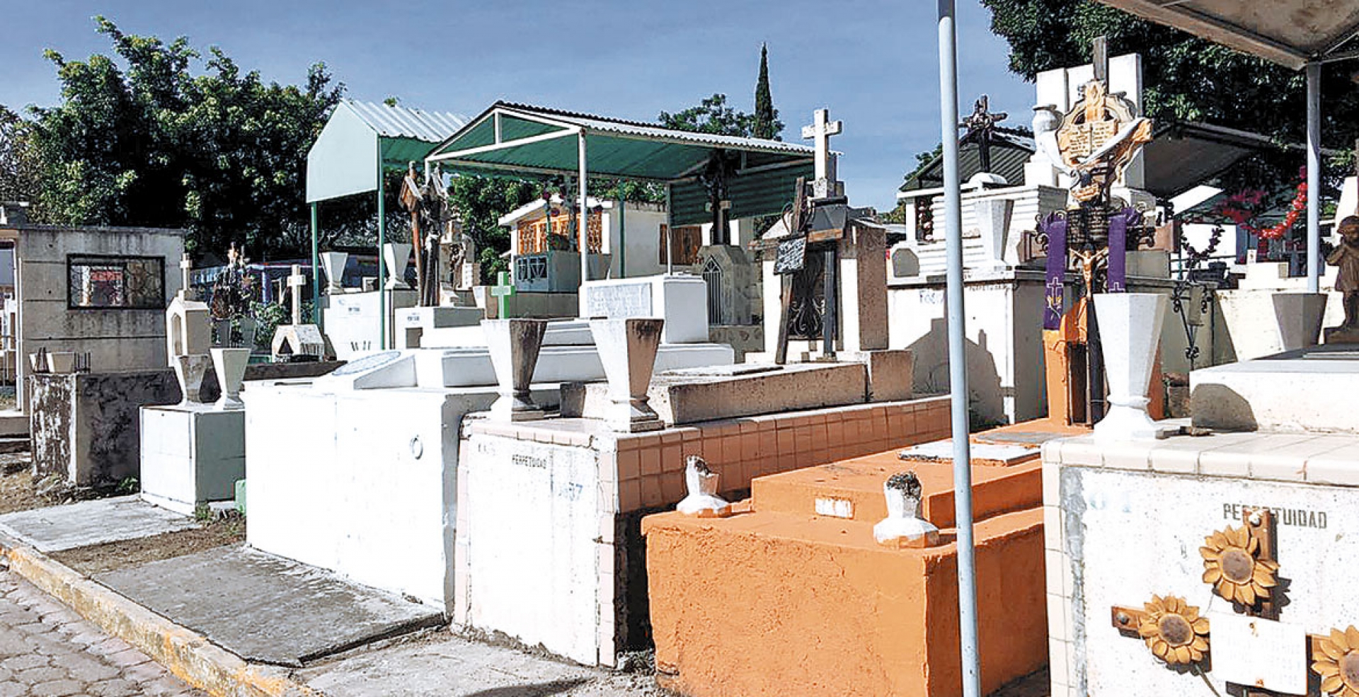 Llaman a regularizar pagos en panteones