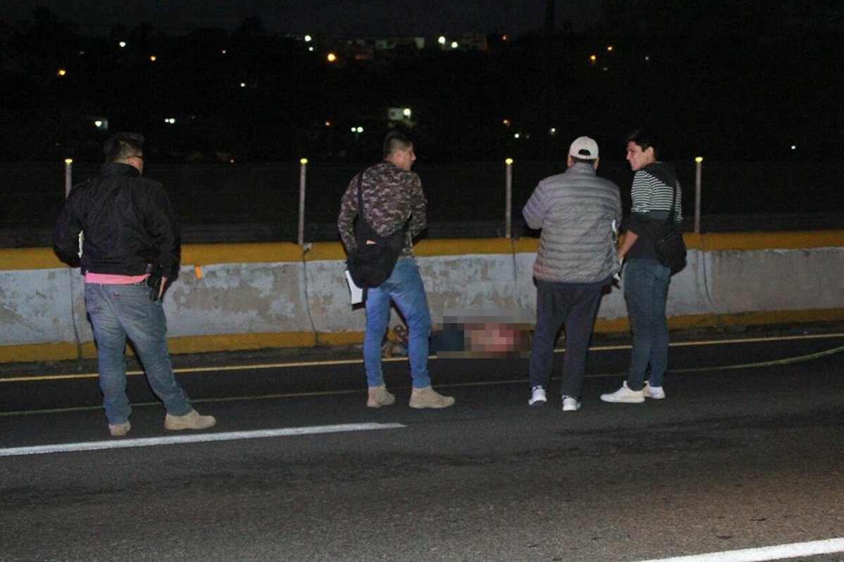Arrollan y matan a peatón en autopista del Sol
