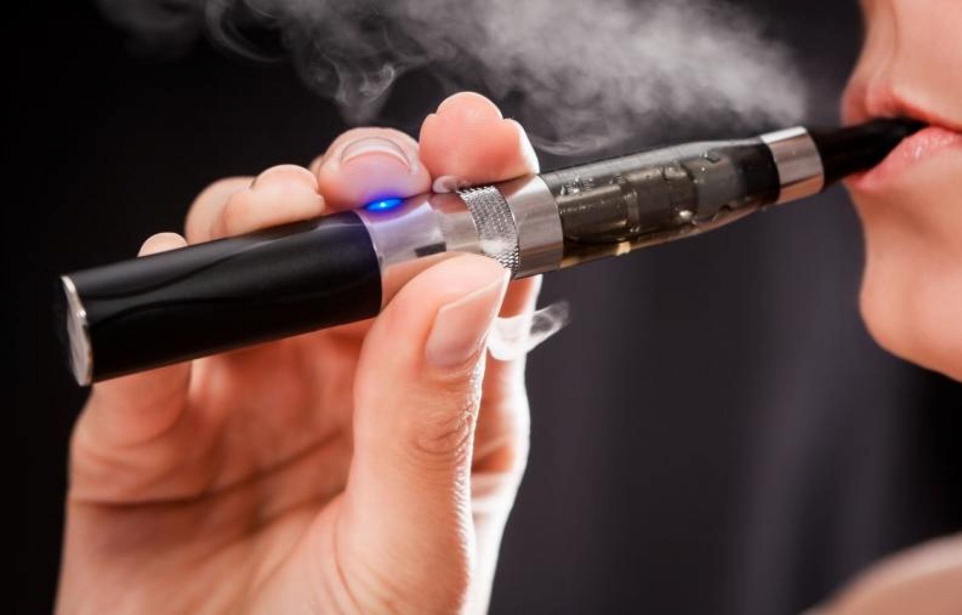 Dejar de fumar con cigarrillo electrónico no es tan buena idea como nos quieren hacer creer