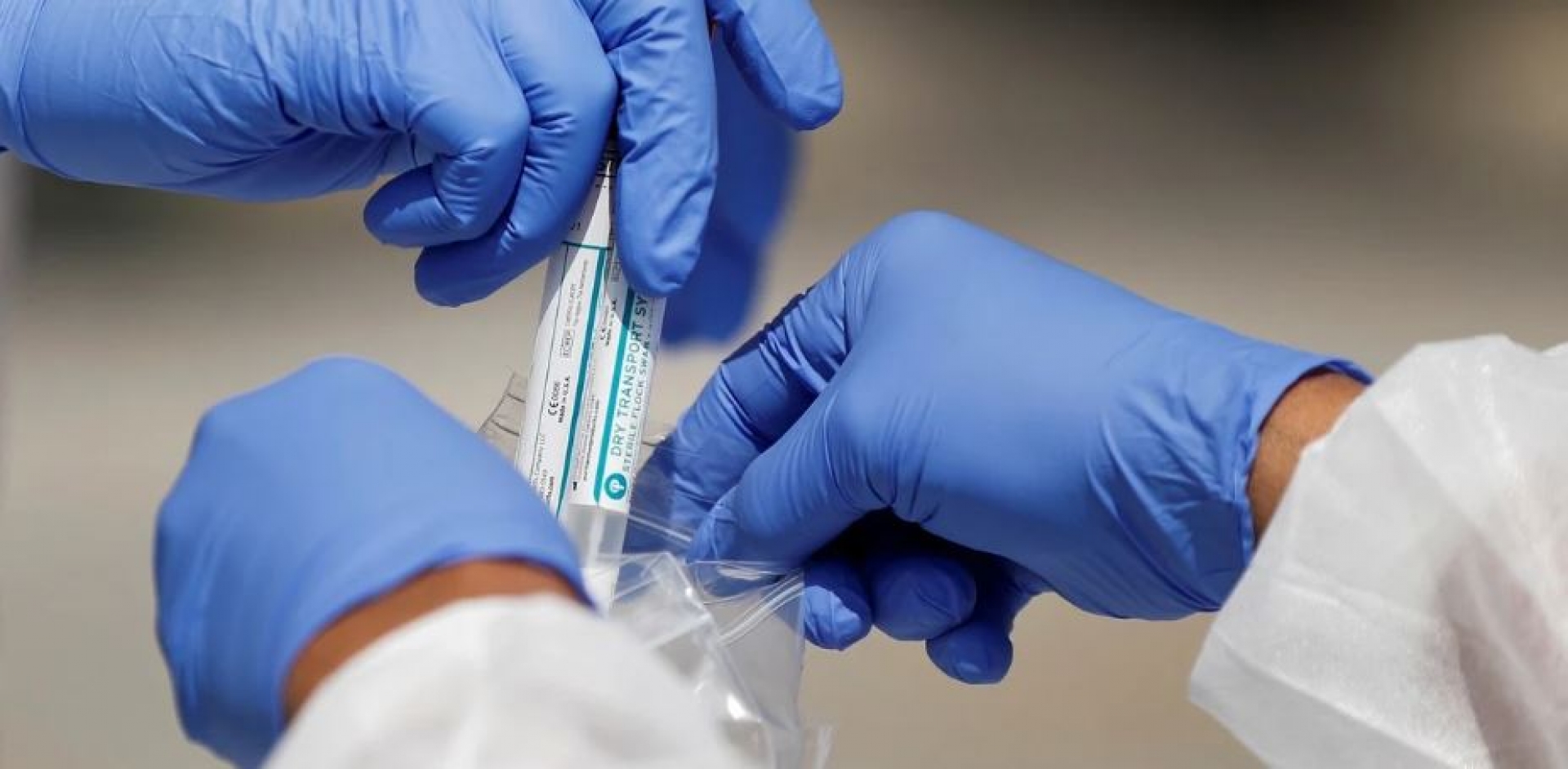 Cómo funciona el primer test casero para detectar el coronavirus que se aprobó en Estados Unidos