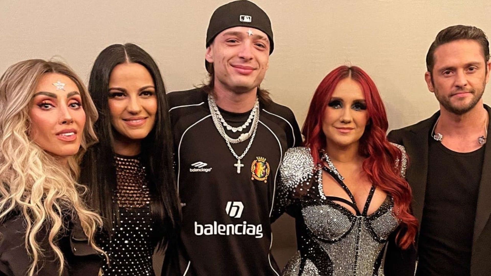 ¿Bélico o rebelde?: Captan a 'Peso Pluma' en concierto de 'RBD' en Los Ángeles