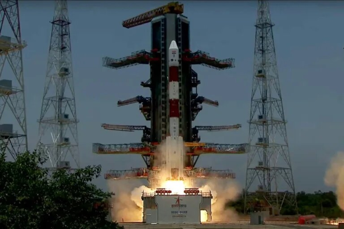 India lanza su primera misión espacial para estudiar el Sol
