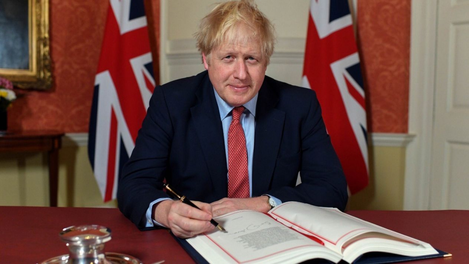 Boris Johnson sale de terapia intensiva tras ser internado por COVID-19