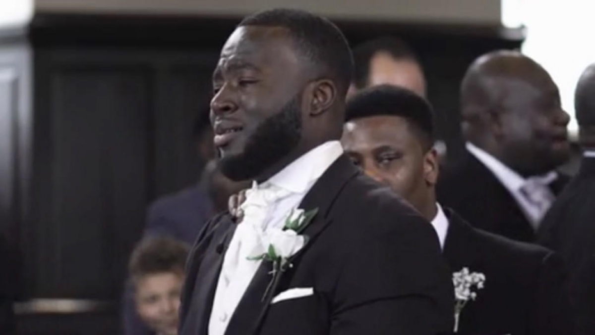 La reacción de este hombre al ver a su novia se vuelve viral