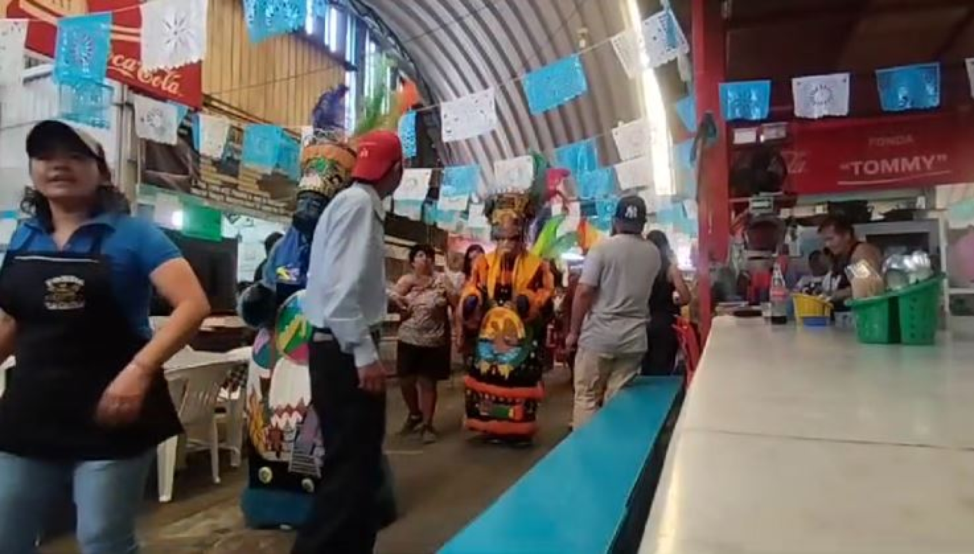 Celebran locatarios del mercado 'Margarita Maza de Juárez' de Jojutla su 53 aniversario