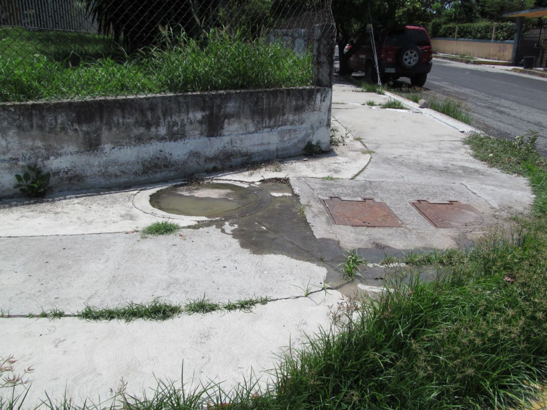 Se inunda de aguas negras la Unidad Morelos de Jojutla