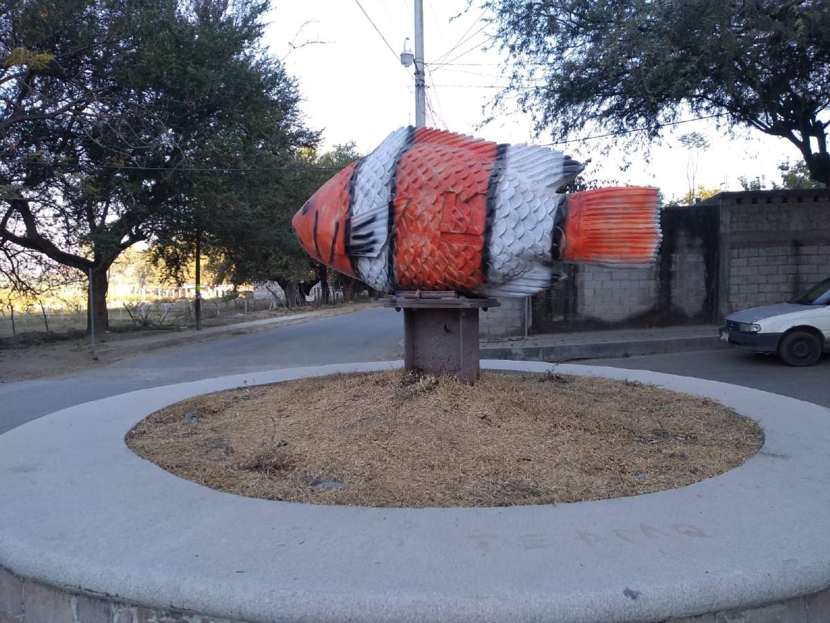Califican de “vandálica” la decoración de escultura en Coatetelco