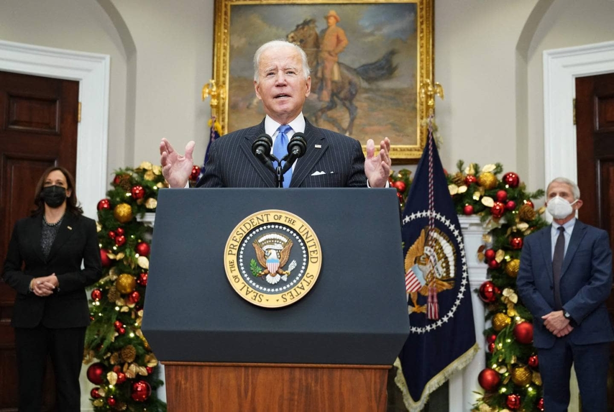 Joe Biden descarta más restricciones de viaje ante variante Ómicron
