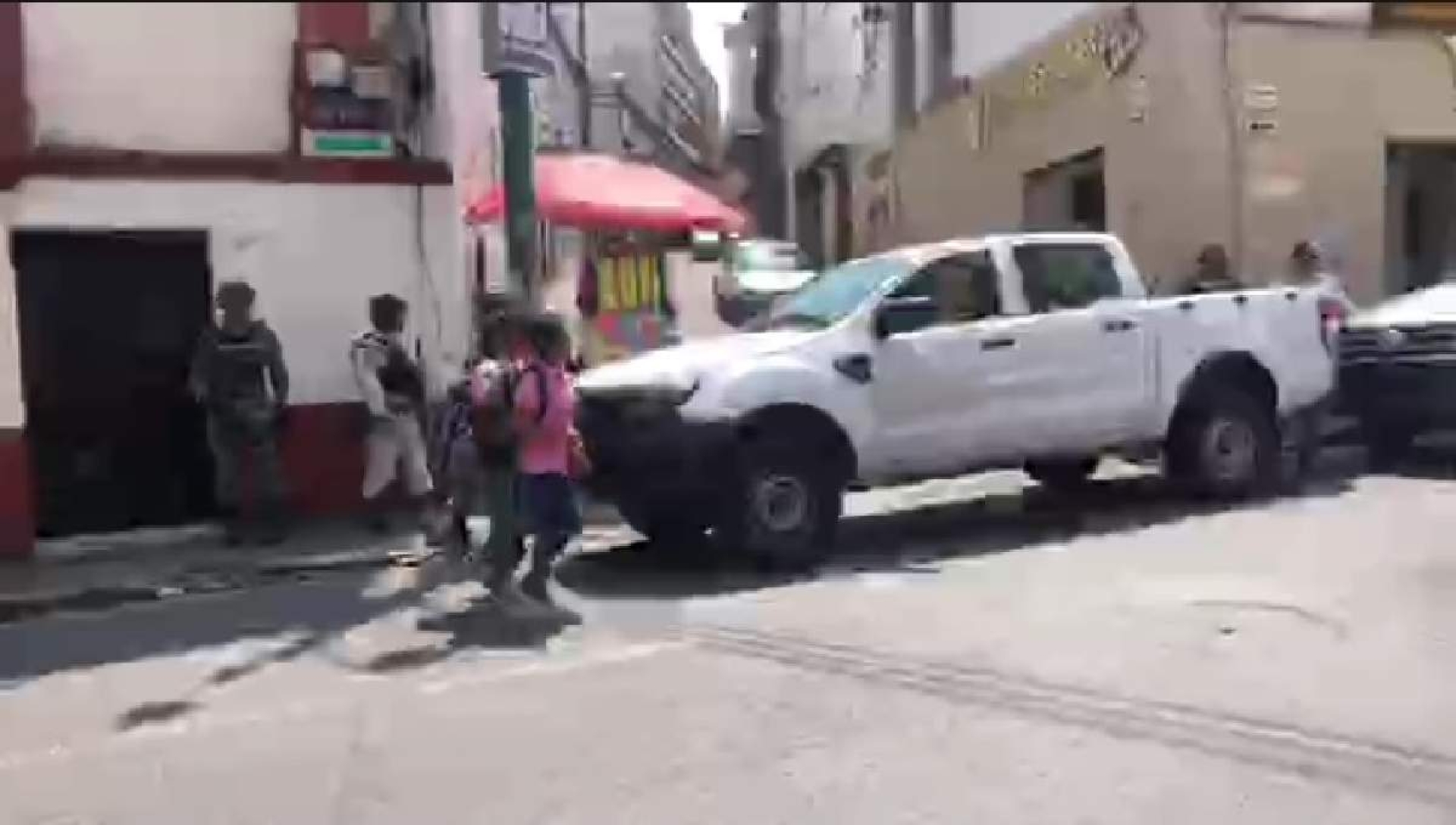 Realizan operativo en la calle Aragón y León