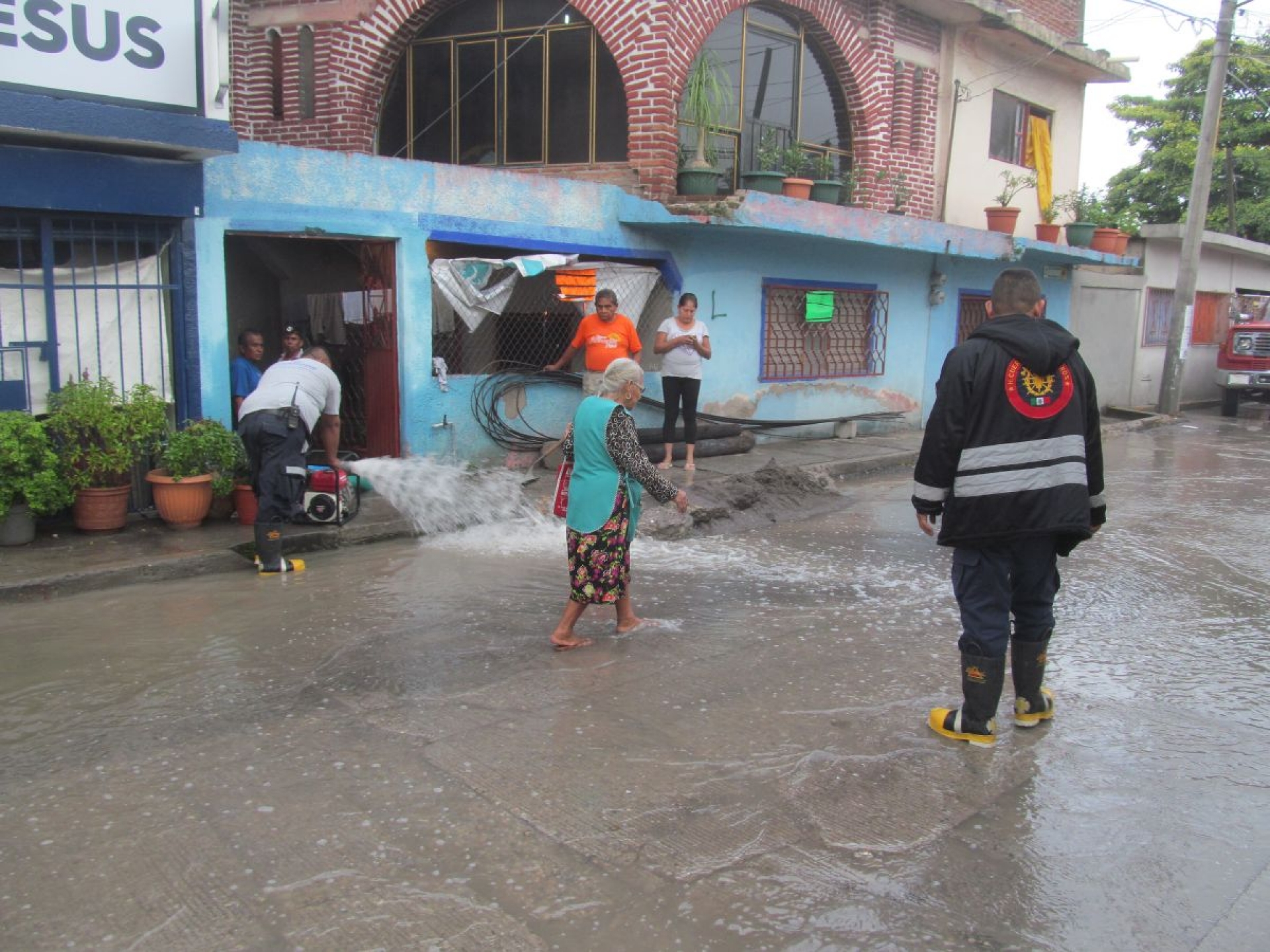 Se inundan casas en Jojutla por la lluvia de ayer