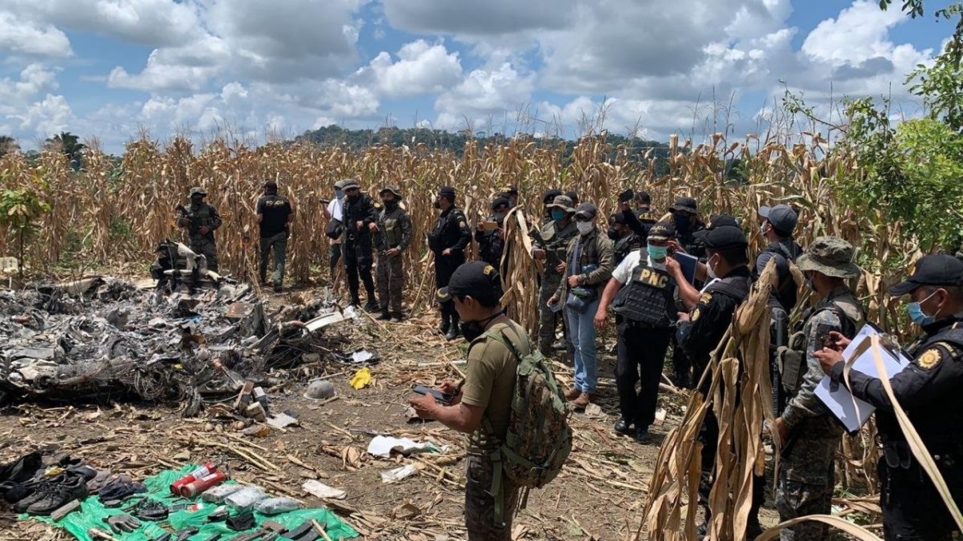 Dos tripulantes muertos, en la caída de jet en Guatemala