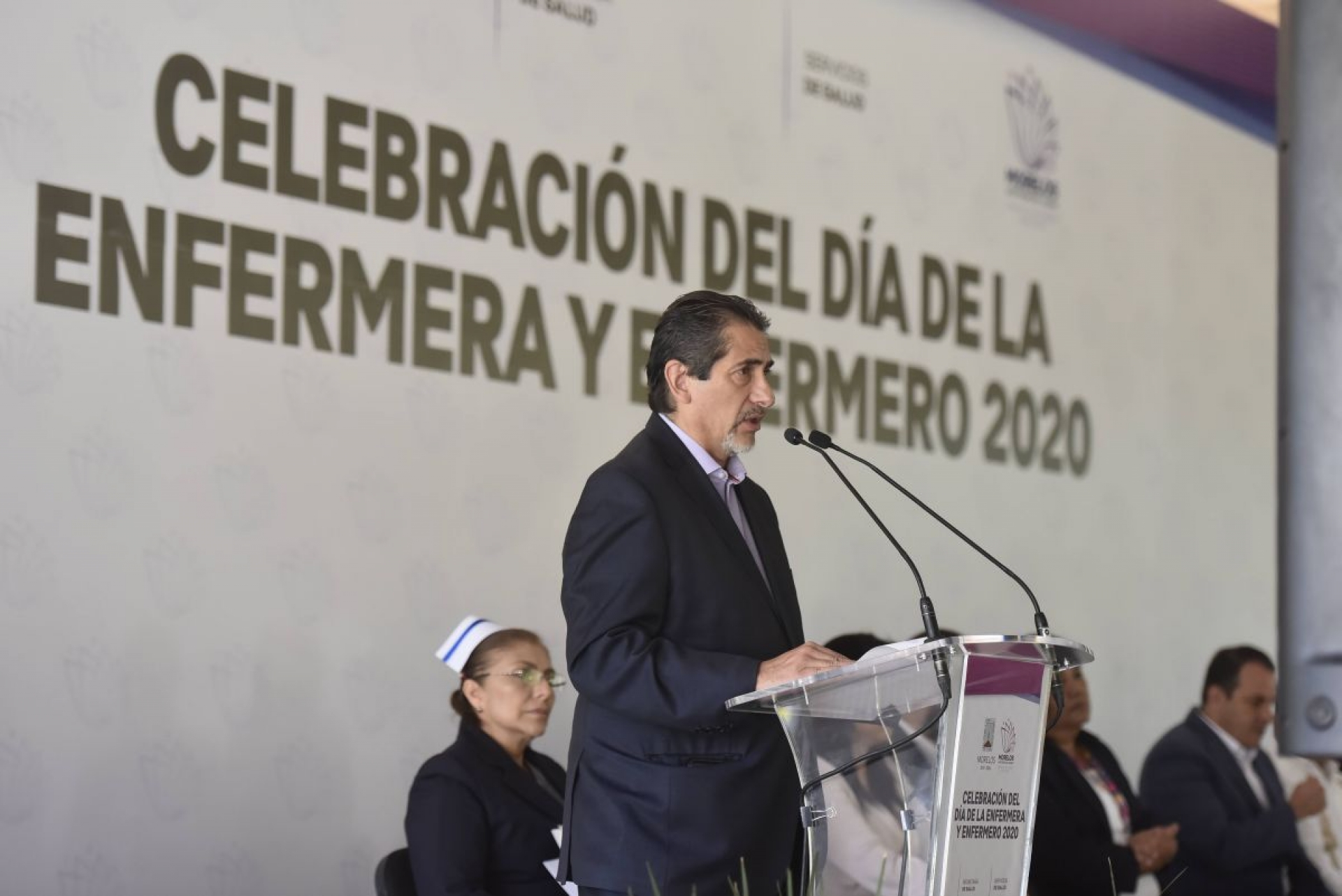 Trabajadores de salud amenazan con paro de labores