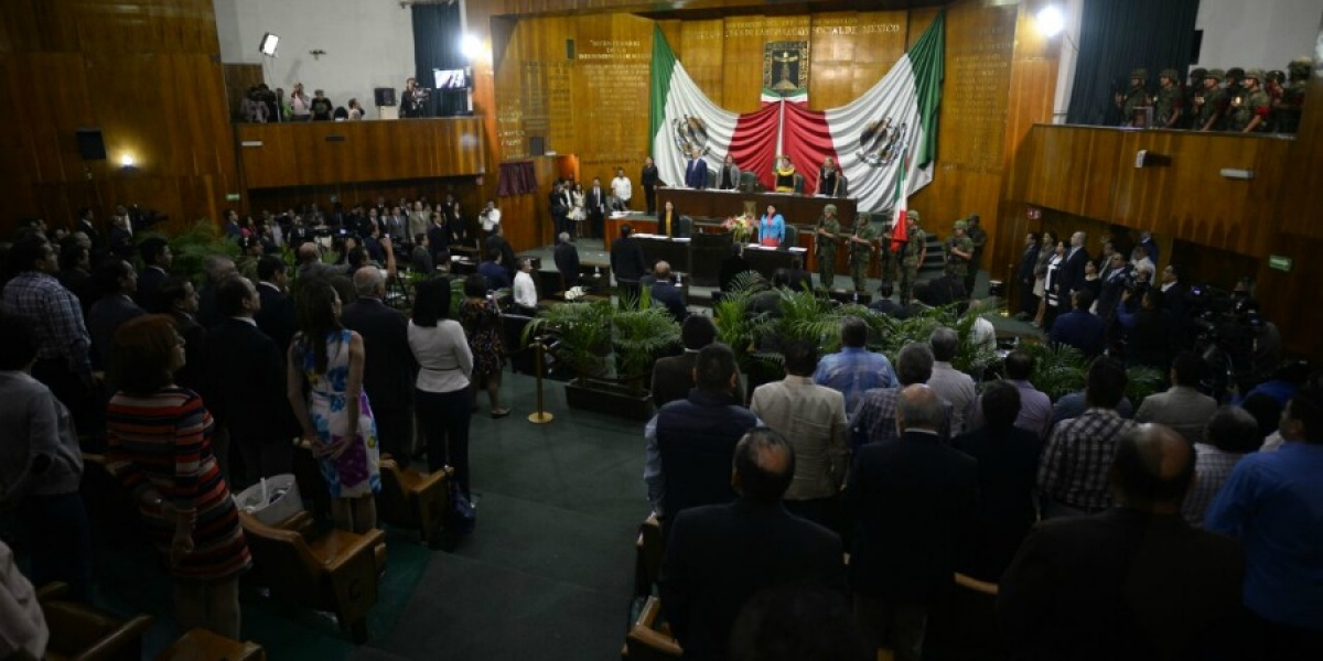 Entrega titular del Poder Ejecutivo cuarto informe de gobierno en el Congreso local