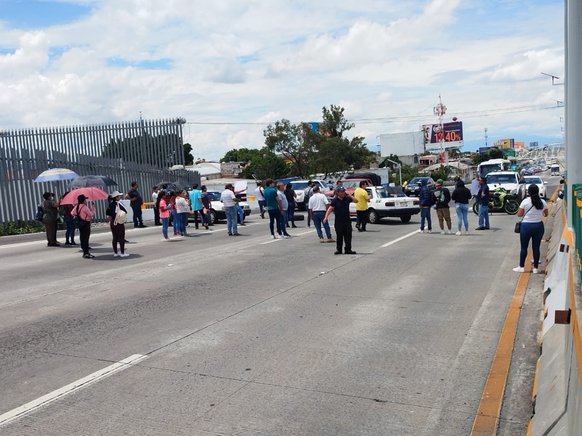 Retiran bloqueos realizados este viernes en diversos puntos de Cuernavaca