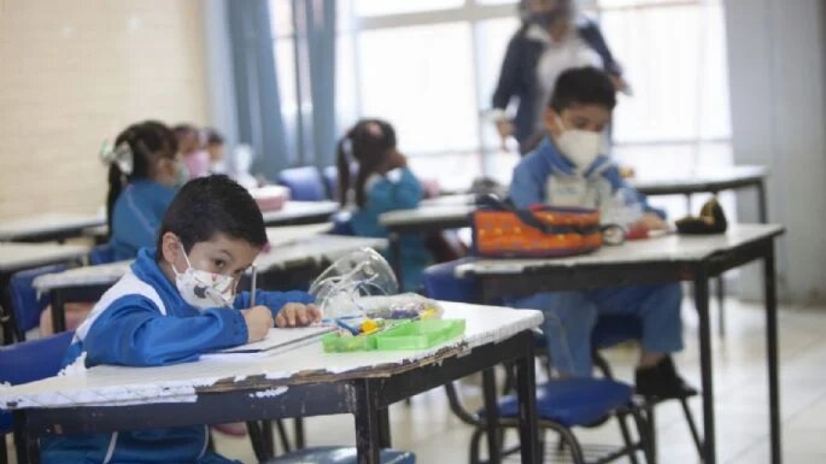 Aprueban 'uniforme neutro' en escuelas de la CDMX