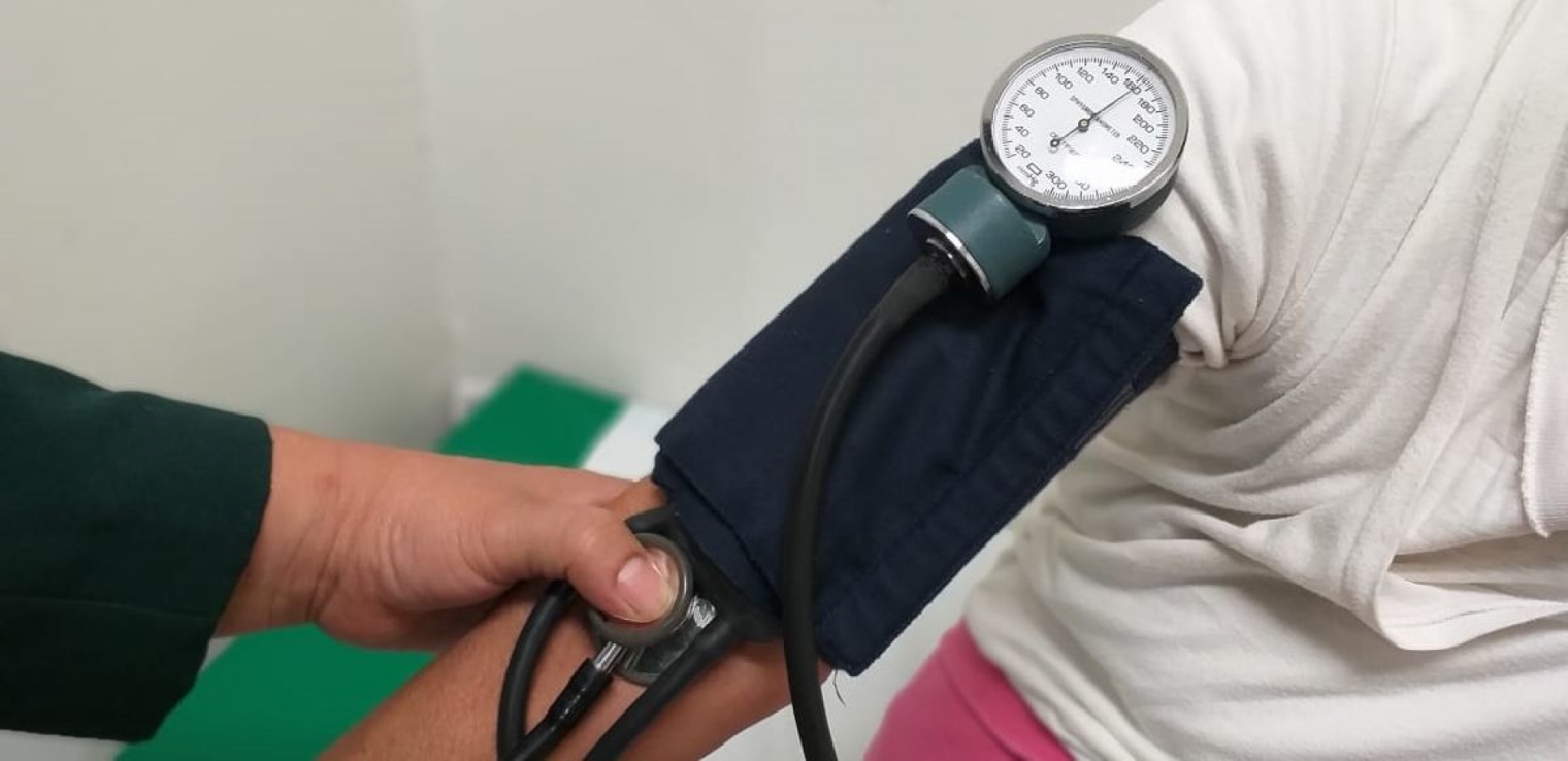 Importante, monitoreo periódico de la presión arterial: IMSS