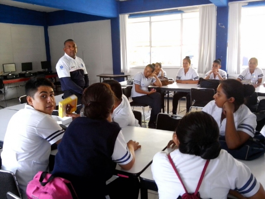 Continúan cursos de capacitación en primeros auxilios para estudiantes de Tetecala