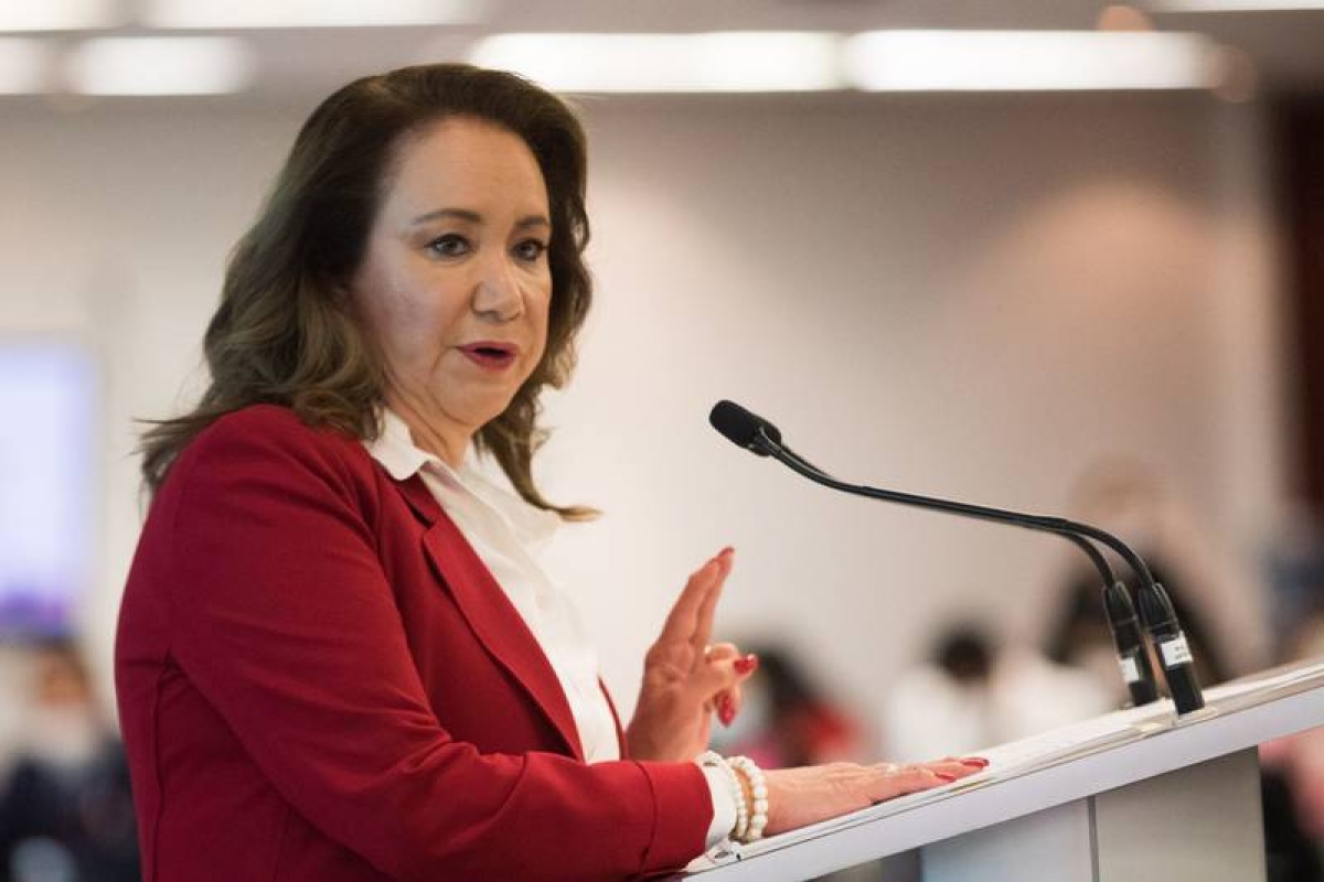 Exigen a ministros la renuncia de Esquivel