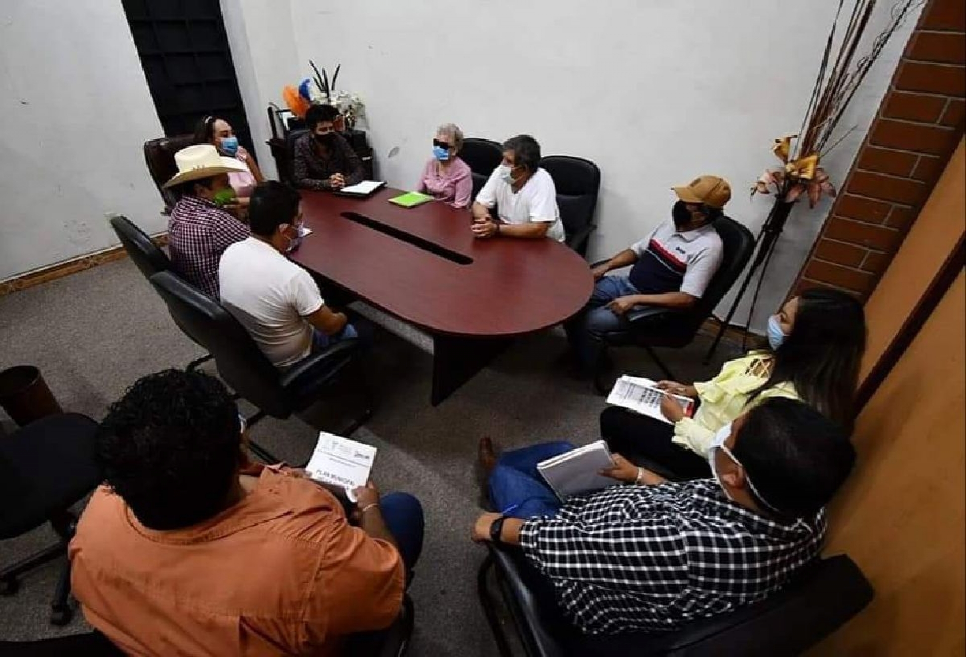 Presentan plan de reactivación económica a comerciantes de Tetecala