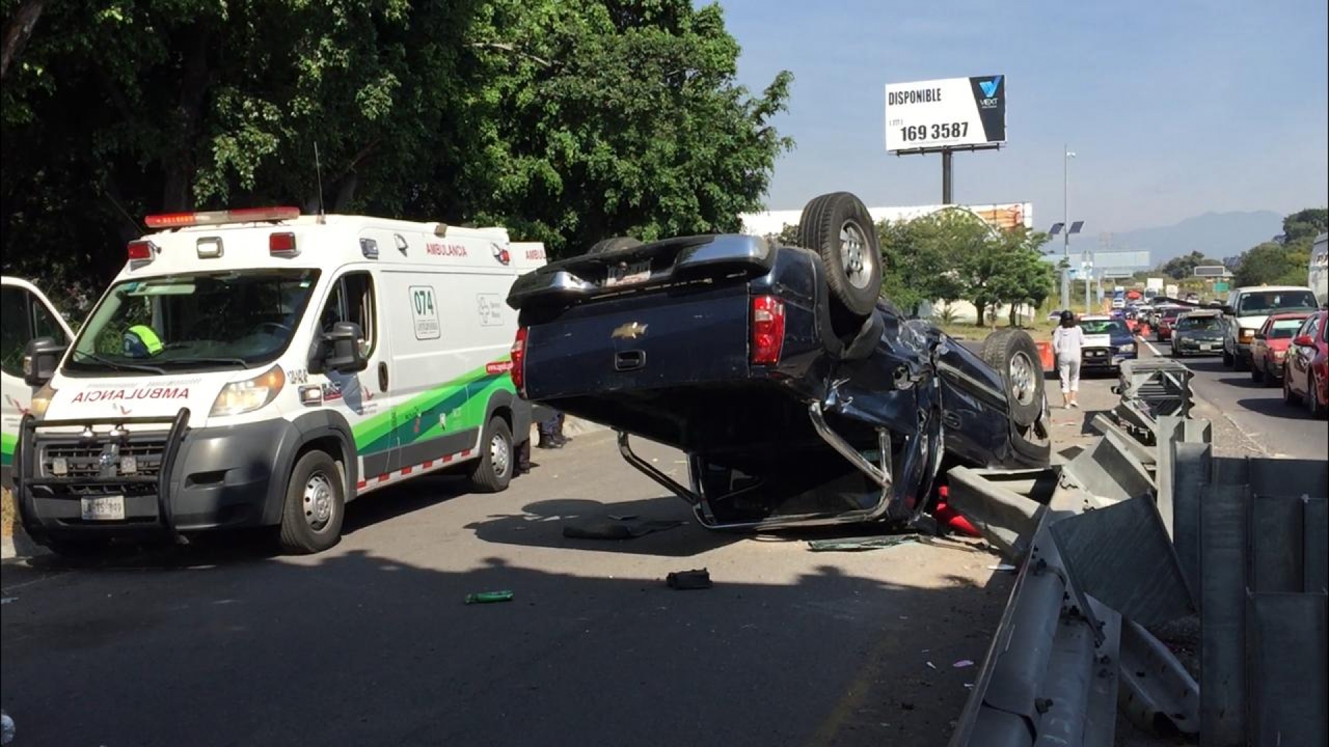 Tres heridos en una volcadura