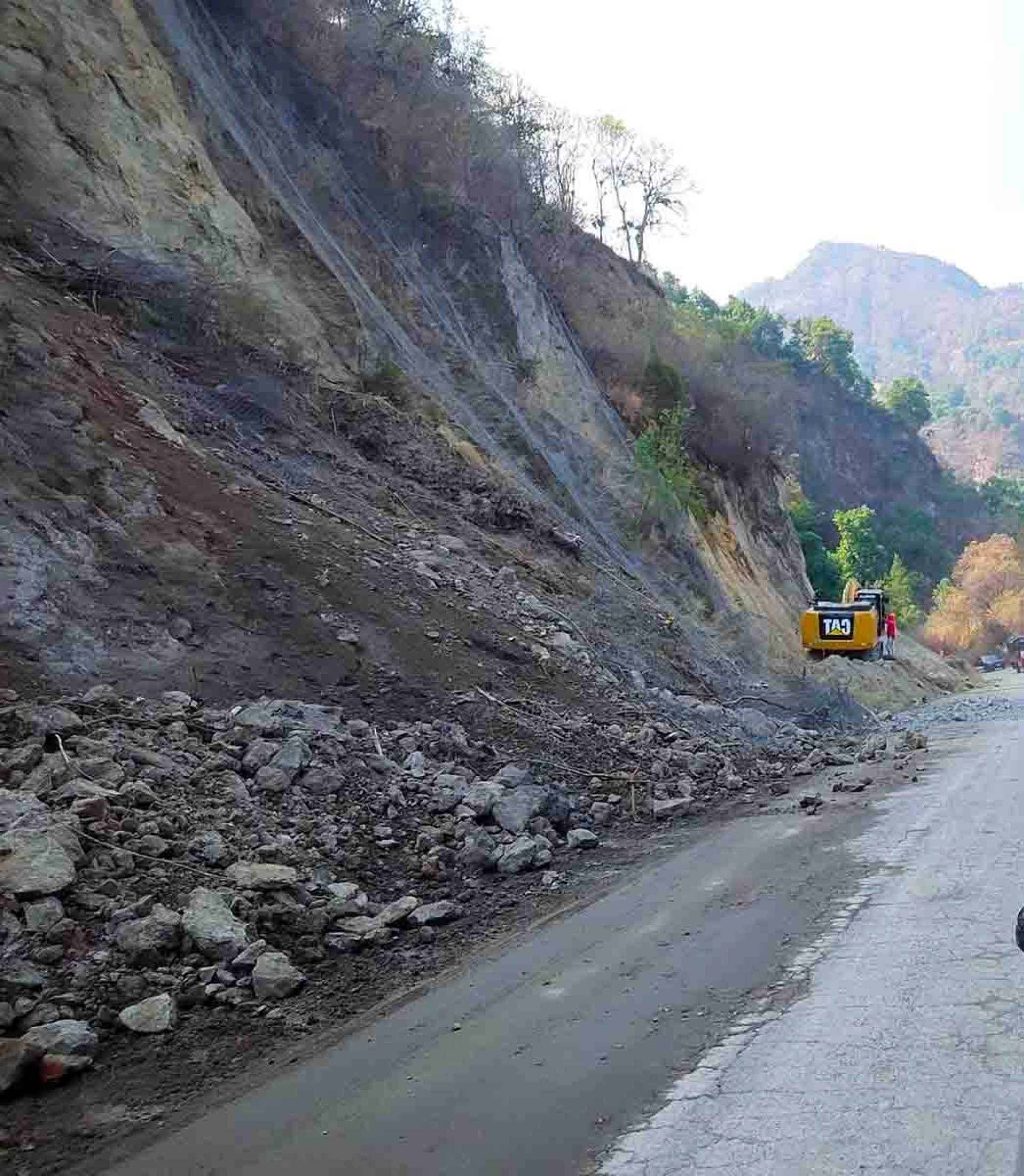 Por estabilización del talud, cierran carretera 'La Espada'
