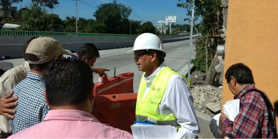 Realiza SCT recorrido con vecinos de Lomas del Águila, en el paso exprés